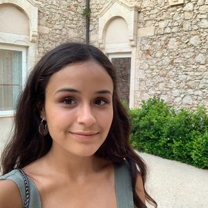 Meet your Posher, Daniella